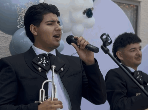 Trompetista cantando